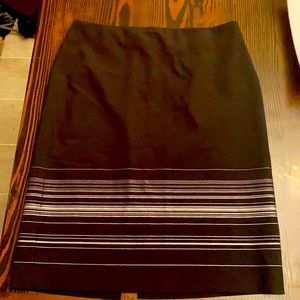 The Limited sz 8 skirt. Lined embroidery.